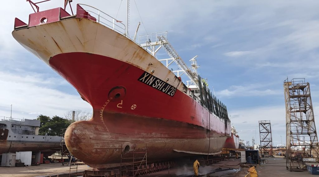 CFP ajustó la convocatoria del calamar y dio ventaja a los astilleros argentinos