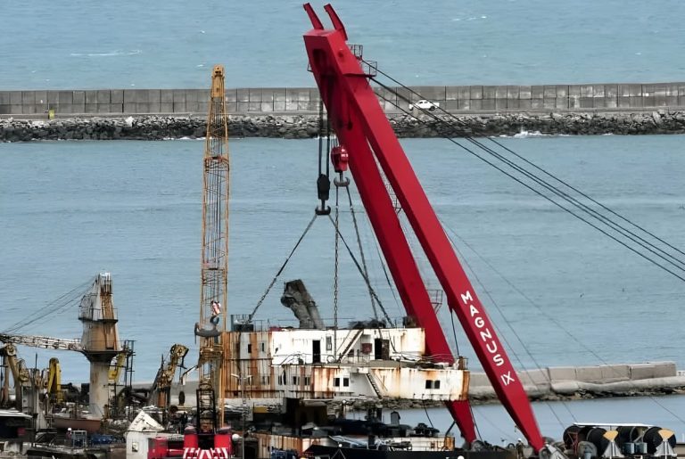 Concluyó la remoción de la draga Mendoza y la escollera norte recuperó un sector operativo