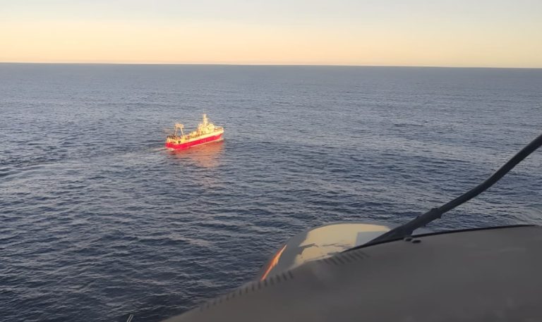 Prefectura aeroevacuó a un tripulante del Buque Pesquero Magdalena a 42 millas de Chubut