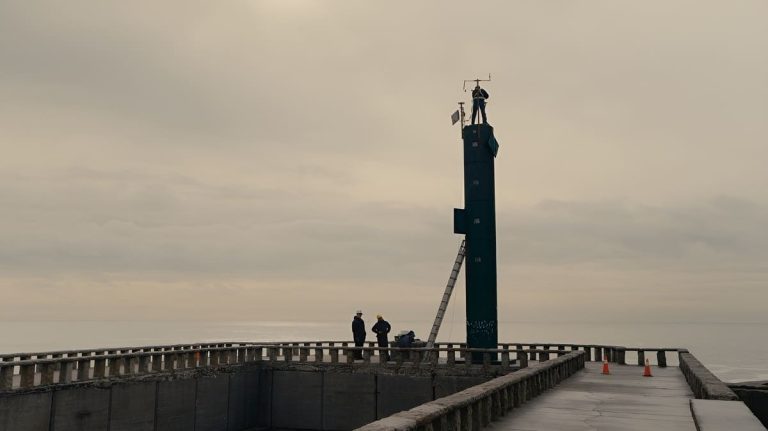 El Puerto de Mar del Plata inició un plan de renovación de balizas para reforzar la seguridad marítima