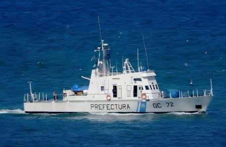 Santa Teresita: un guardacostas busca a los dos kayakistas