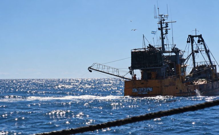 Chubut posterga la zafra de langostino y mantiene a la flota de Rawson a la espera