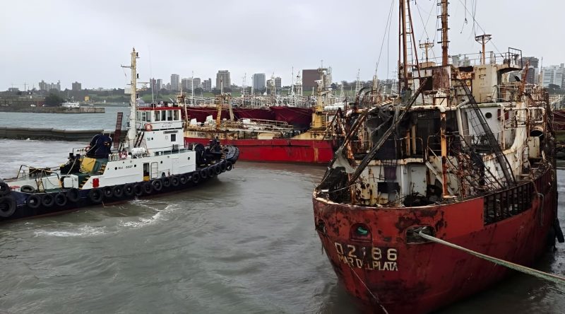 Mar del Plata: dos pesqueros cortaron amarras y obligaron a intervenir en la escollera norte